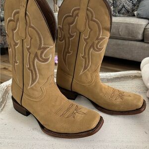 NWOTTan Western Cowboy Boots